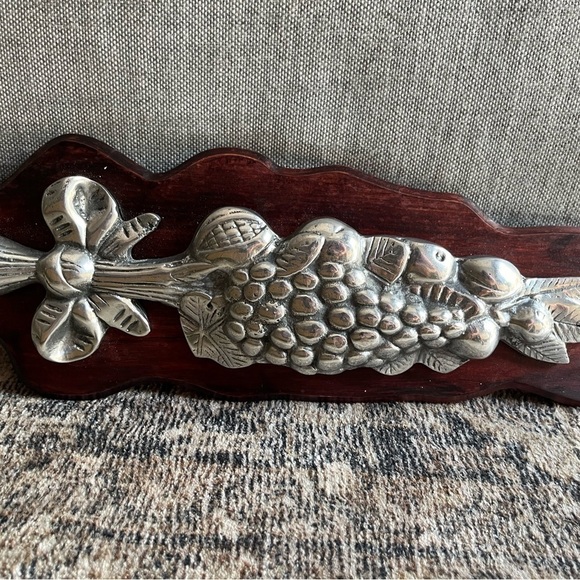 Other - Silver and Wood Grape Wall Decor Plaque good for a kitcken decor